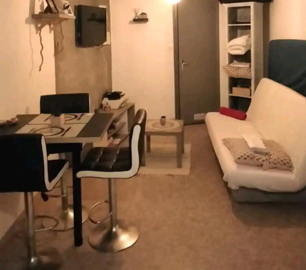Appartamento Charmant Studio Tarascon-sur-Ariège Esterno foto